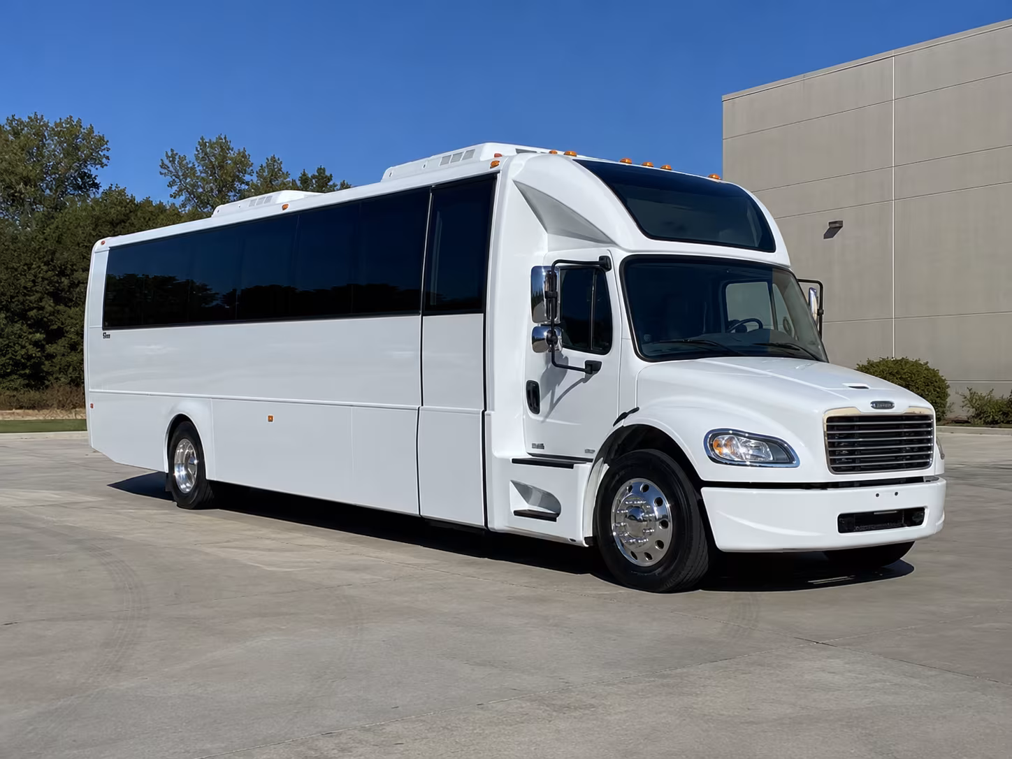 lowell 28 passenger party bus